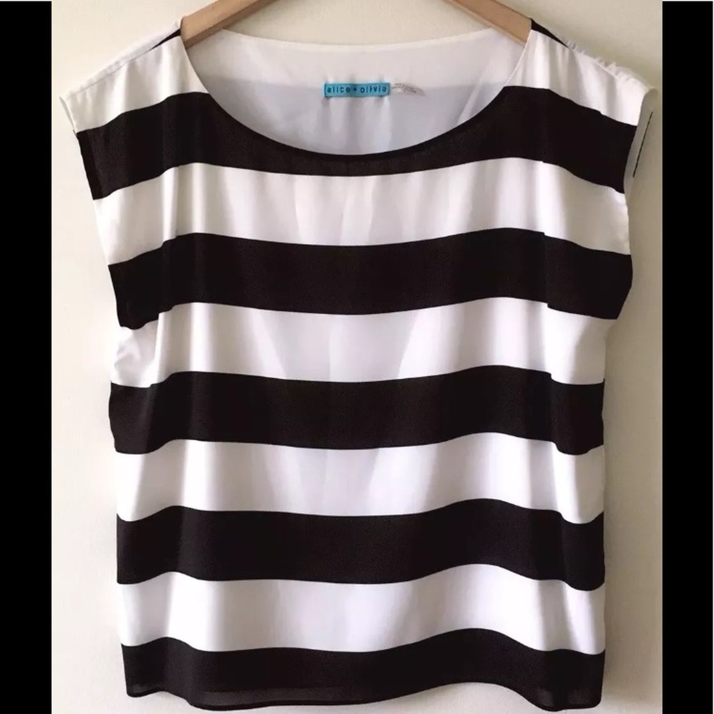 Alice + Olivia Sz l Large Striped Black white top